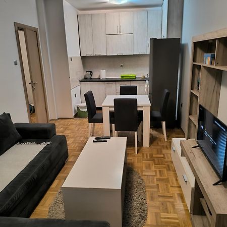 Oaza Mira + Free Parking Apartman Újvidék Kültér fotó